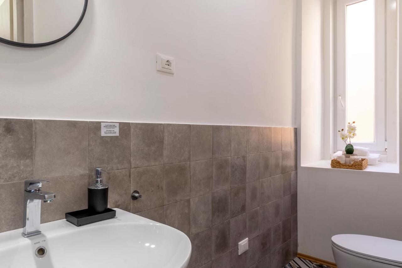 Lovely Guest-Room With Private Bathroom Triëst Buitenkant foto