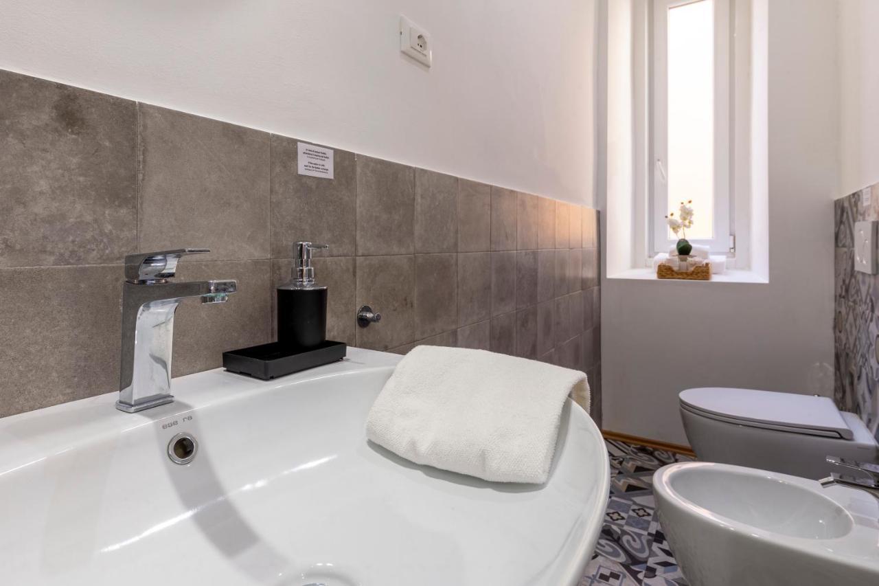 Lovely Guest-Room With Private Bathroom Triëst Buitenkant foto